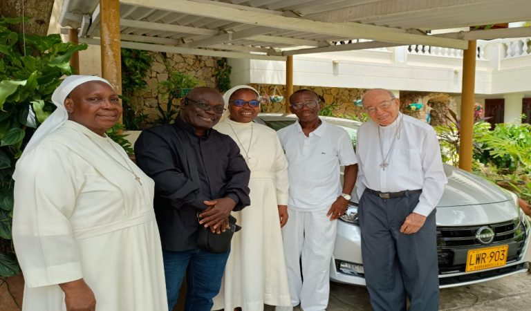Visita de Sacerdotes y religiosas de benin Africa a Monseñor Carlos José Ruiseco