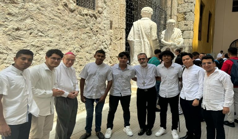 Visita del Arz. Carlos José Ruiseco al Seminario Provincial de San Carlos Borromeo en Cartagena.